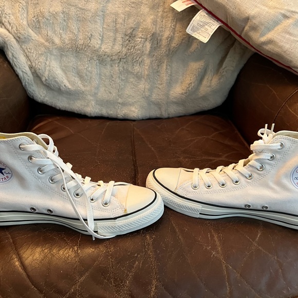 Chuck Taylors Hillary Robert's Chucks converse - Picture 3 of 3